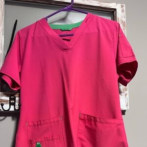 Womens Carhartt scrubs in excellent condition. Maybe worn once.